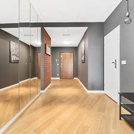 Sky Tower - Luxurious 37Th Floor Apartment By Renters アパート ヴロツワフ