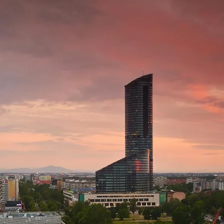 Sky Tower - Luxurious 37Th Floor Apartment By Renters